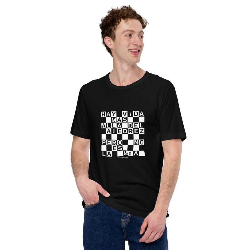 Camiseta unisex Hay vida más allá del ajedrez negra